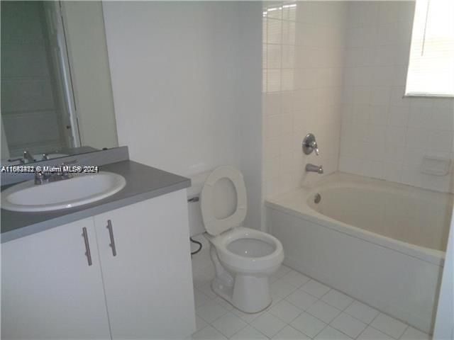 For Rent: $2,150 (2 beds, 1 baths, 922 Square Feet)