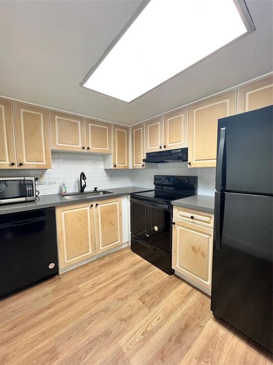 For Rent: $2,000 (1 beds, 1 baths, 703 Square Feet)