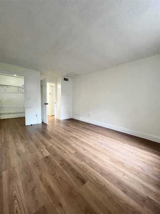 For Rent: $2,000 (1 beds, 1 baths, 703 Square Feet)