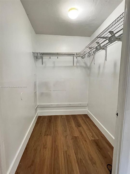 For Rent: $2,000 (1 beds, 1 baths, 703 Square Feet)