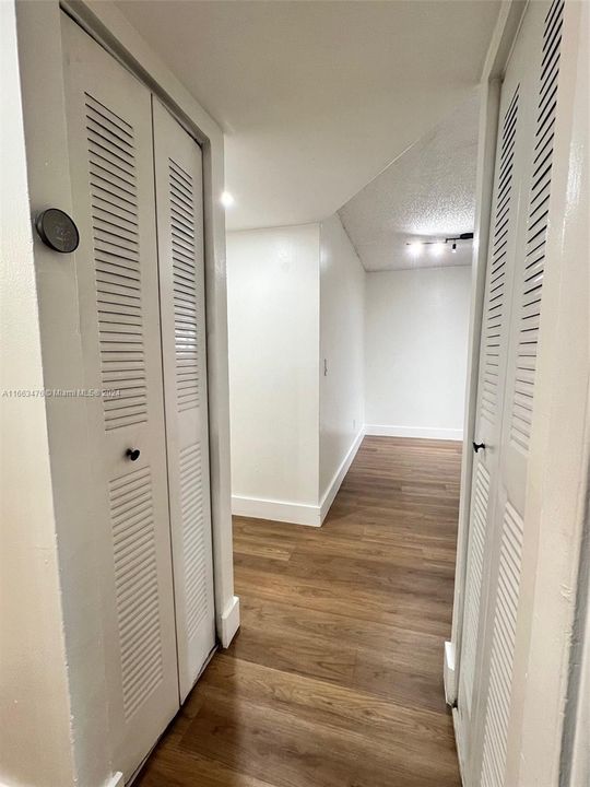 For Rent: $2,000 (1 beds, 1 baths, 703 Square Feet)