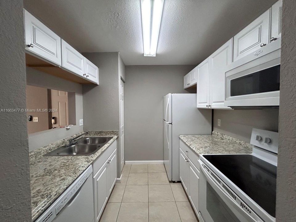 For Rent: $1,750 (1 beds, 1 baths, 676 Square Feet)