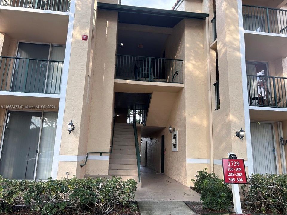 For Rent: $1,750 (1 beds, 1 baths, 676 Square Feet)