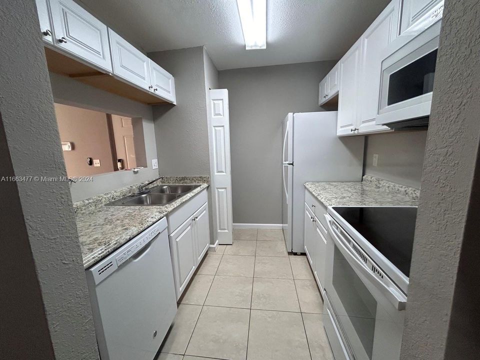 For Rent: $1,750 (1 beds, 1 baths, 676 Square Feet)