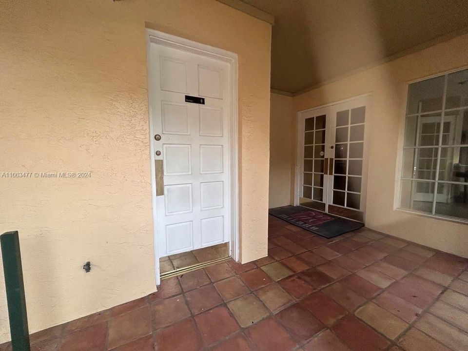 For Rent: $1,750 (1 beds, 1 baths, 676 Square Feet)