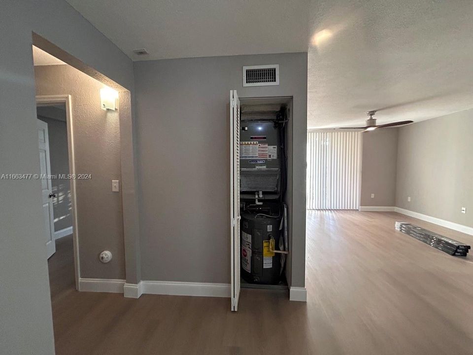 For Rent: $1,750 (1 beds, 1 baths, 676 Square Feet)