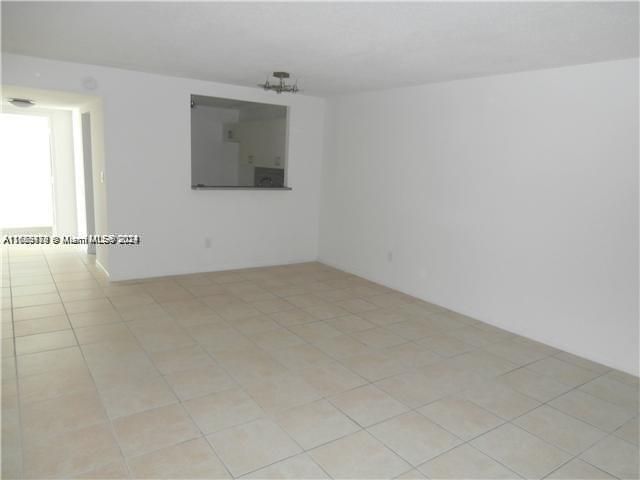 For Rent: $1,520 (1 beds, 1 baths, 740 Square Feet)