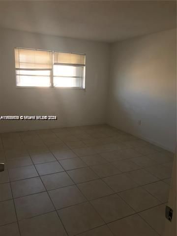 For Rent: $1,520 (1 beds, 1 baths, 740 Square Feet)