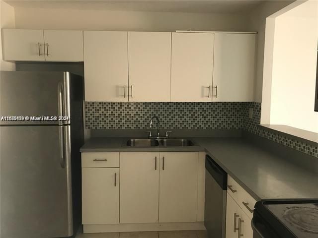 For Rent: $1,520 (1 beds, 1 baths, 740 Square Feet)