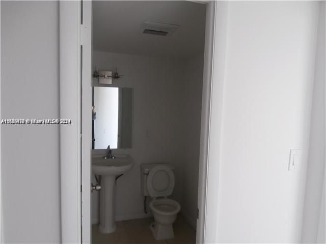 For Rent: $1,520 (1 beds, 1 baths, 740 Square Feet)