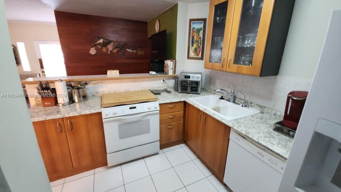 En Venta: $215,000 (2 camas, 2 baños, 1132 Pies cuadrados)