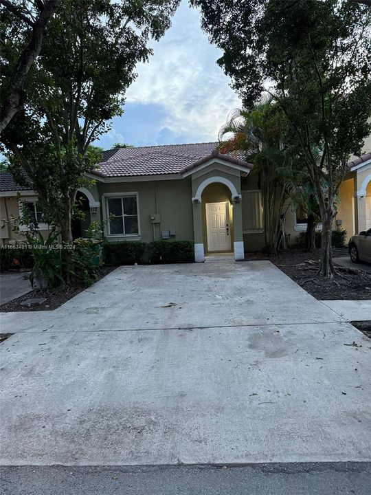 For Rent: $2,075 (2 beds, 2 baths, 1028 Square Feet)