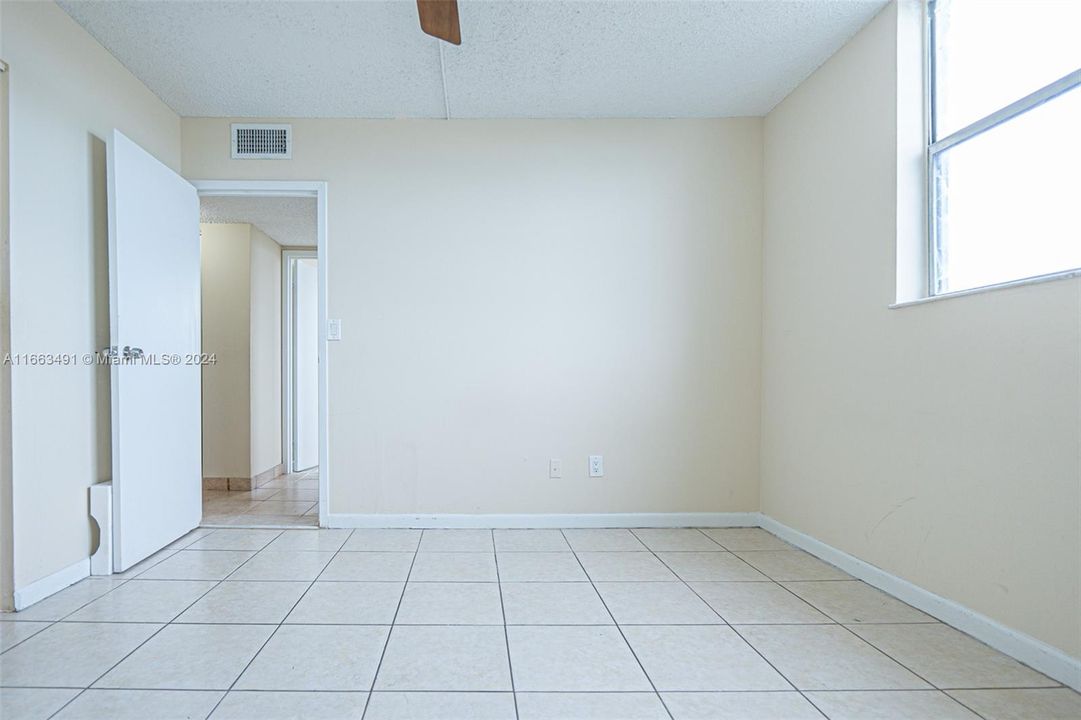 For Sale: $116,000 (2 beds, 2 baths, 1010 Square Feet)