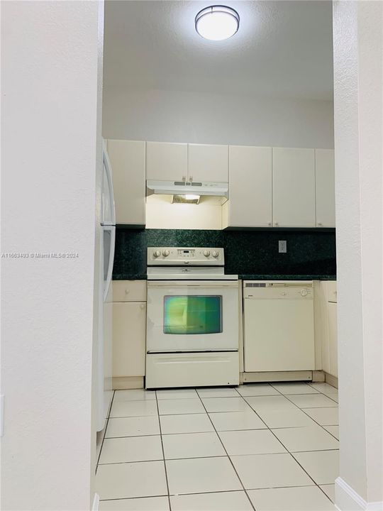 For Rent: $2,399 (2 beds, 2 baths, 1130 Square Feet)