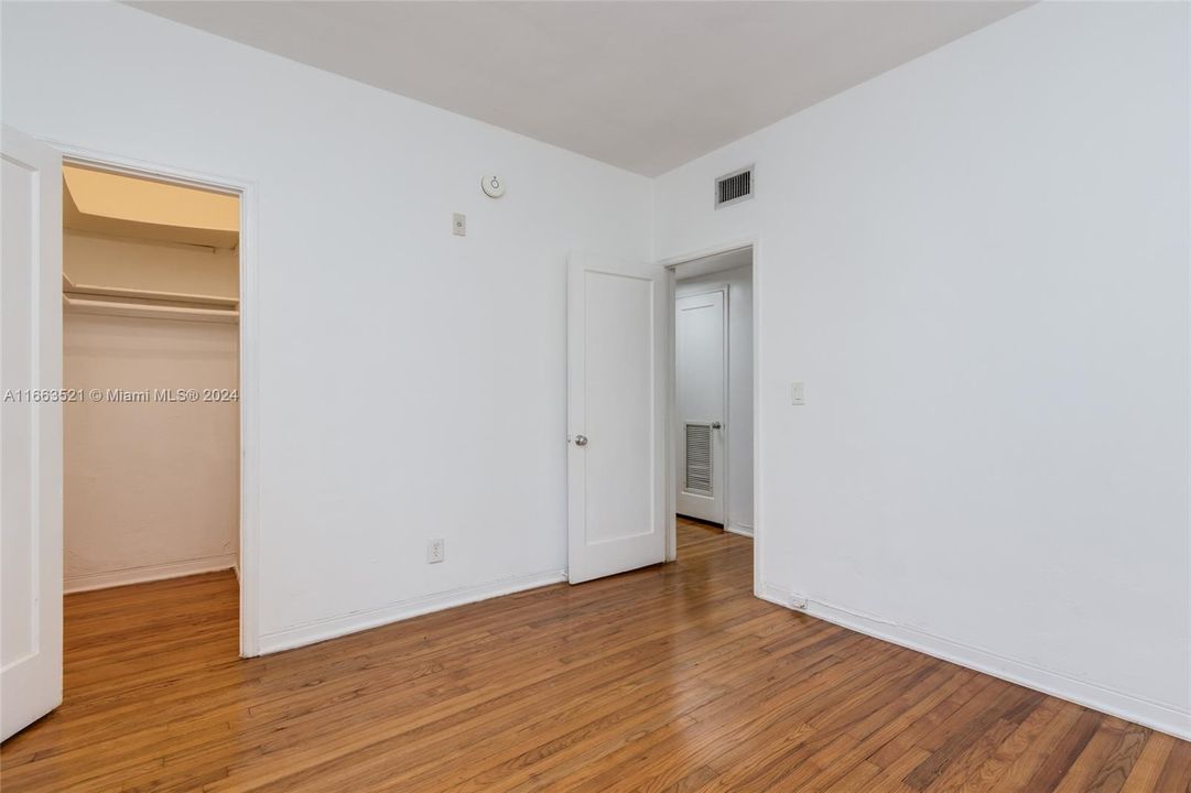 For Sale: $318,000 (2 beds, 1 baths, 846 Square Feet)