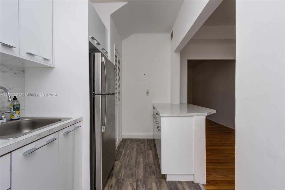 For Sale: $318,000 (2 beds, 1 baths, 846 Square Feet)