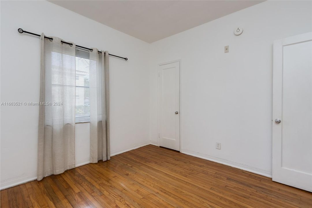 For Sale: $318,000 (2 beds, 1 baths, 846 Square Feet)