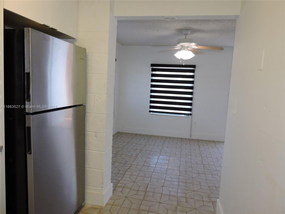 For Rent: $2,400 (2 beds, 1 baths, 800 Square Feet)