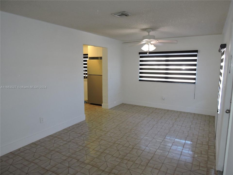 For Rent: $2,400 (2 beds, 1 baths, 800 Square Feet)