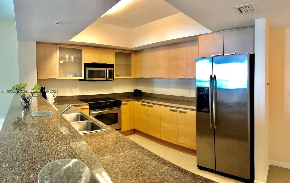 For Sale: $785,000 (1 beds, 1 baths, 1000 Square Feet)