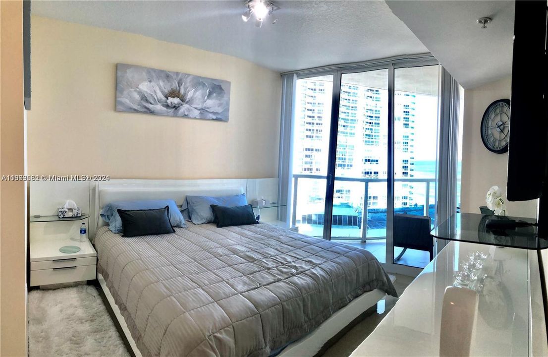 For Sale: $785,000 (1 beds, 1 baths, 1000 Square Feet)