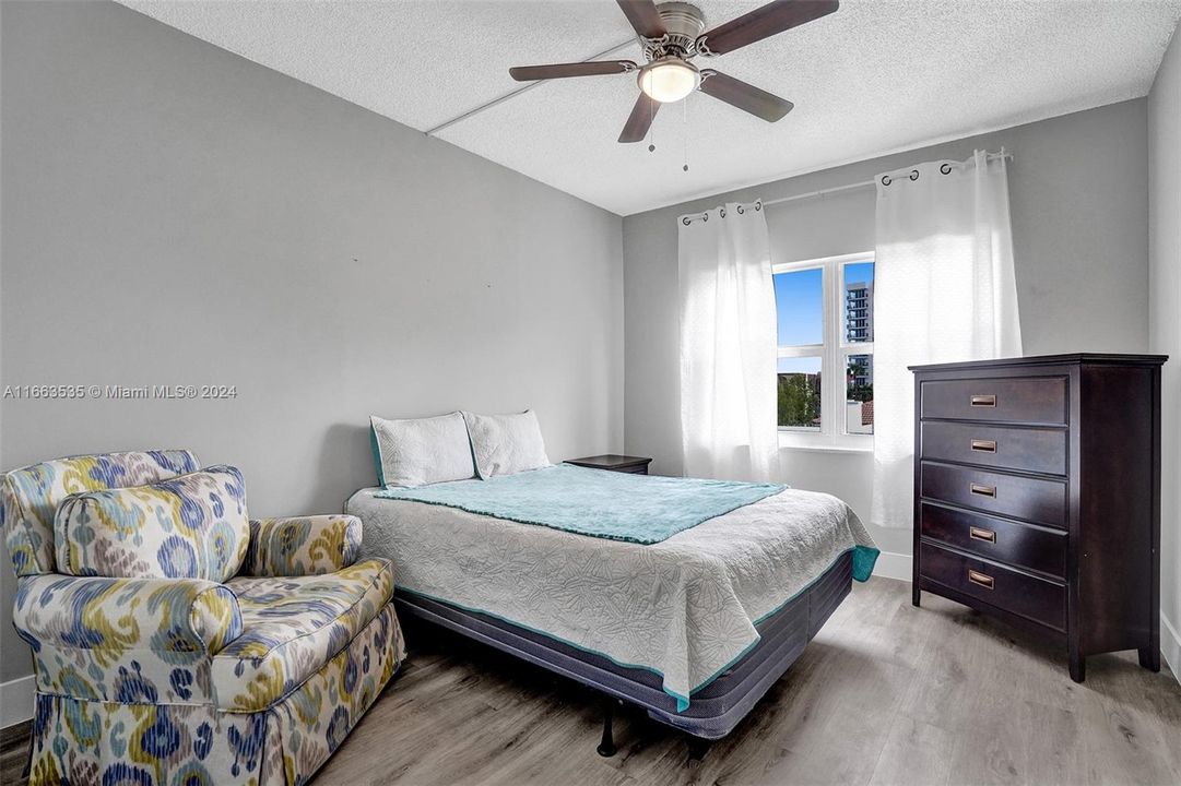 For Sale: $369,900 (2 beds, 2 baths, 1098 Square Feet)