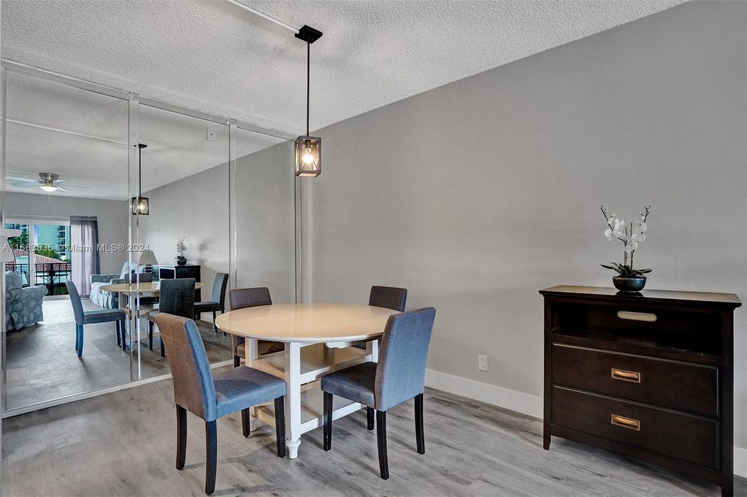 For Sale: $369,900 (2 beds, 2 baths, 1098 Square Feet)