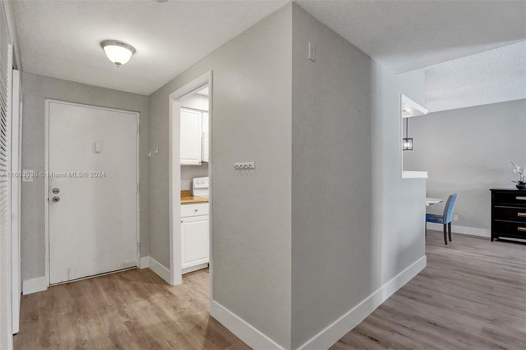 For Sale: $369,900 (2 beds, 2 baths, 1098 Square Feet)