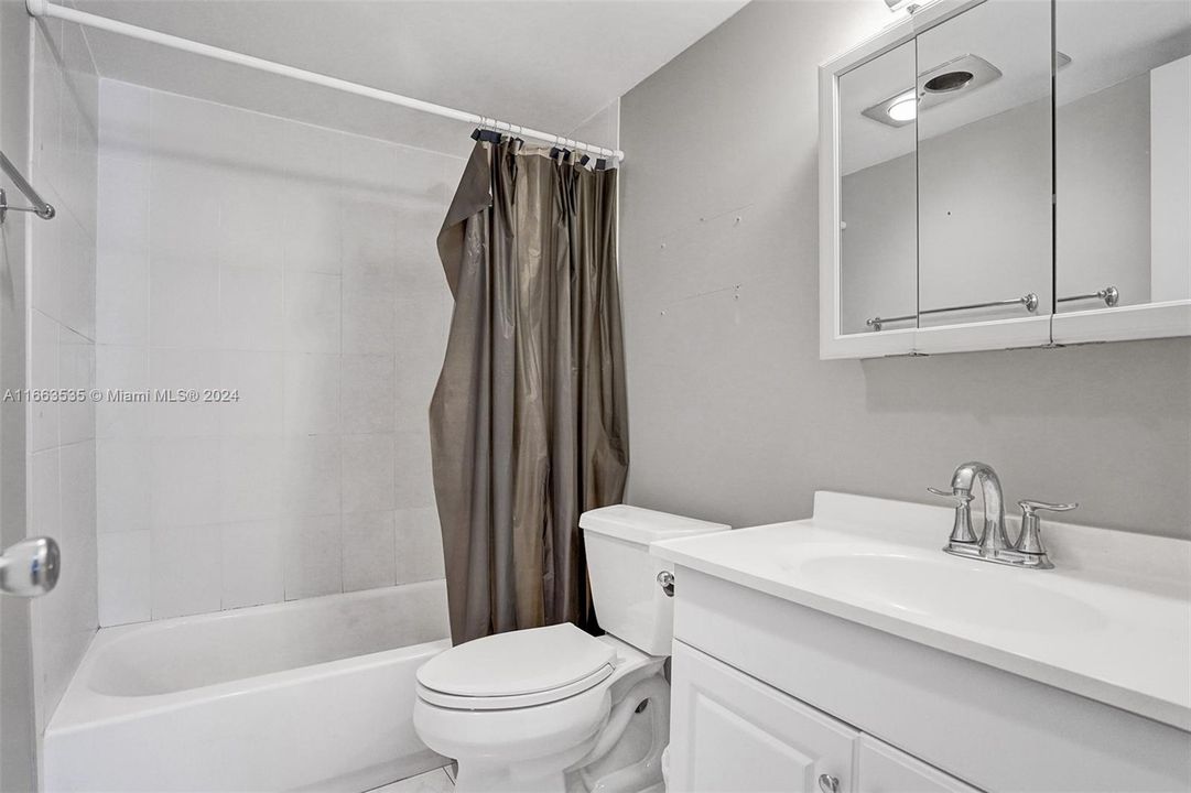 For Sale: $369,900 (2 beds, 2 baths, 1098 Square Feet)