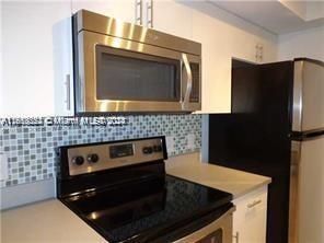 For Rent: $1,950 (1 beds, 1 baths, 742 Square Feet)