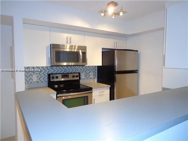 For Rent: $1,950 (1 beds, 1 baths, 742 Square Feet)