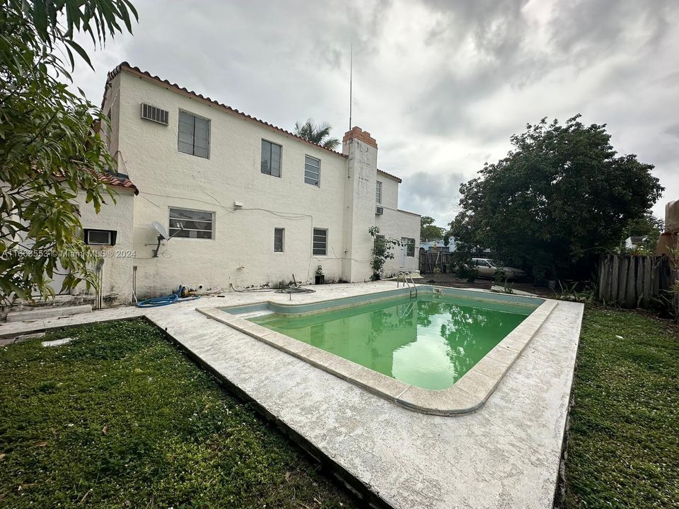 En Venta: $1,550,000 (5 camas, 4 baños, 3381 Pies cuadrados)