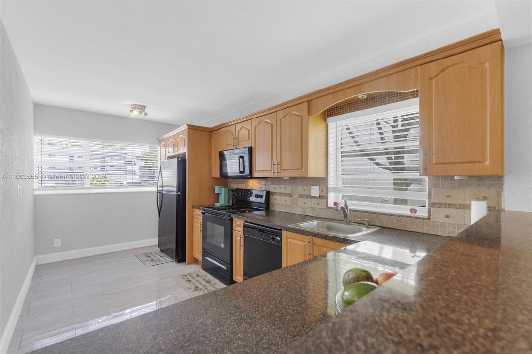 For Sale: $189,999 (2 beds, 2 baths, 1075 Square Feet)