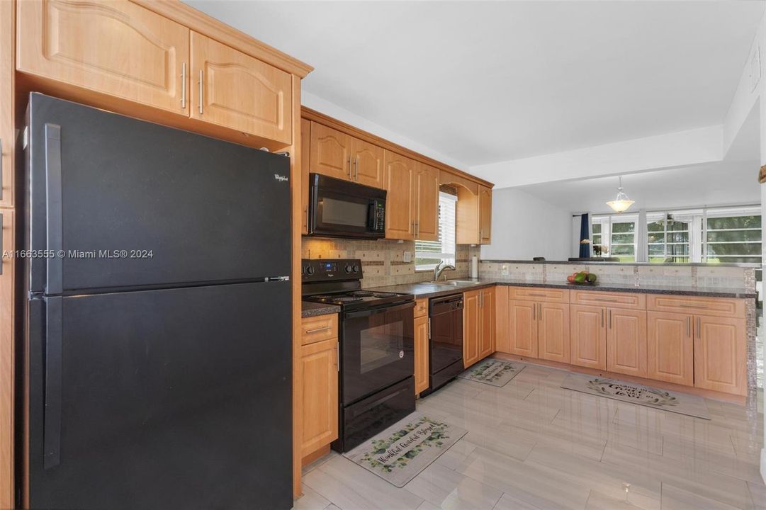 For Sale: $189,999 (2 beds, 2 baths, 1075 Square Feet)