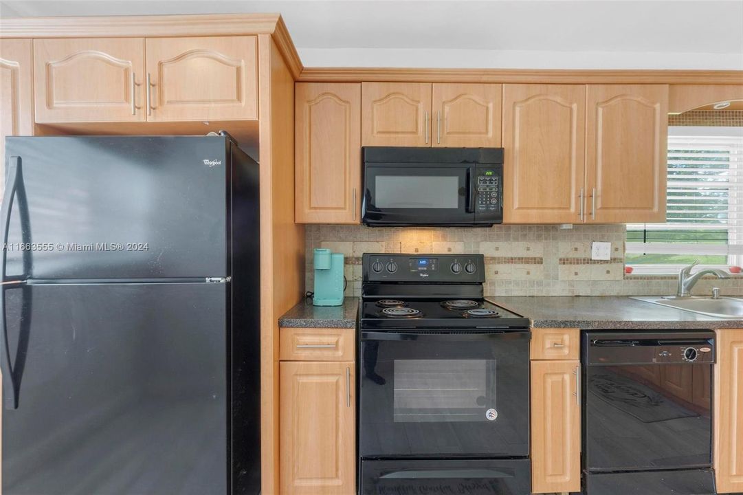 For Sale: $189,999 (2 beds, 2 baths, 1075 Square Feet)