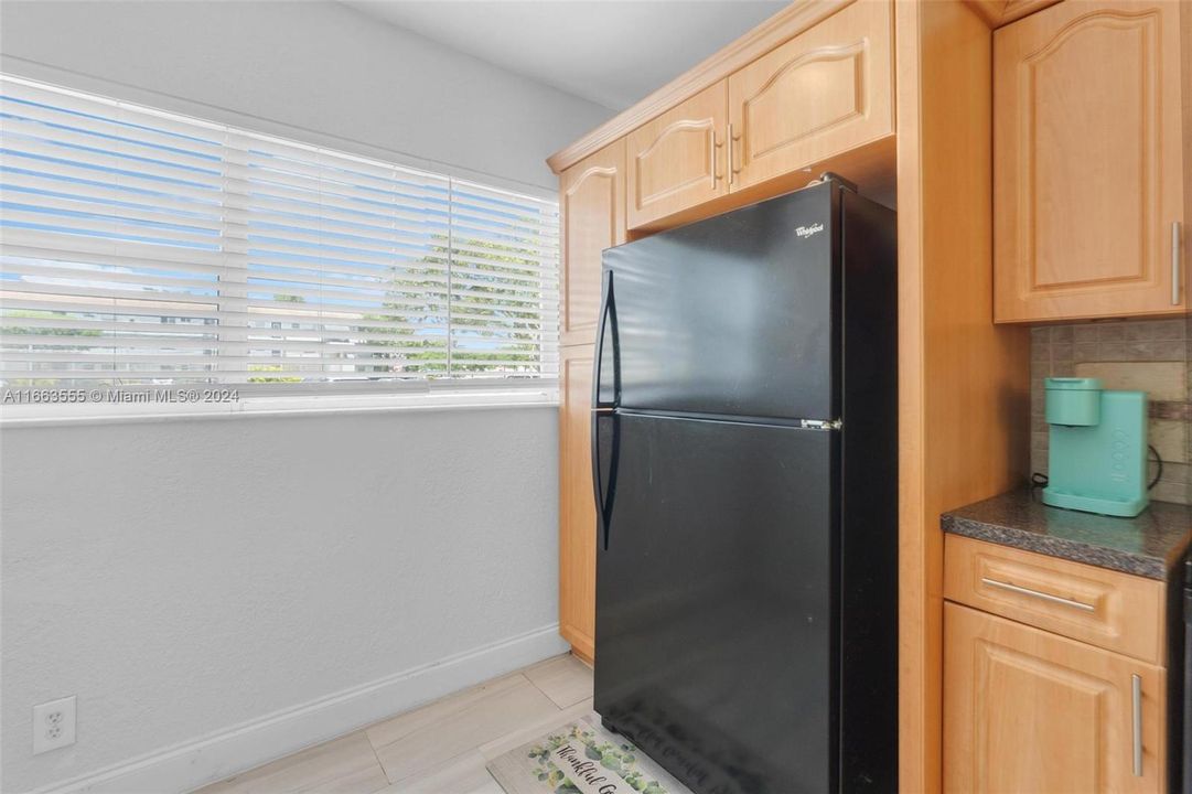 For Sale: $189,999 (2 beds, 2 baths, 1075 Square Feet)