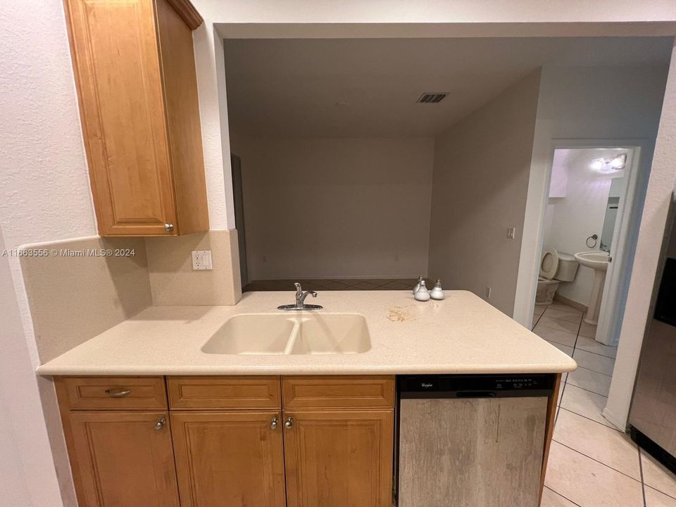 For Rent: $2,700 (3 beds, 2 baths, 1536 Square Feet)