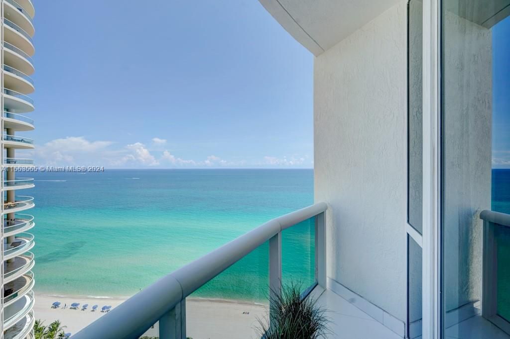 Master bedroom Balcony # 3 - Ocean and city view