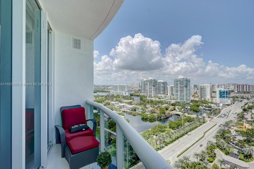 3rd bedroom and balcony