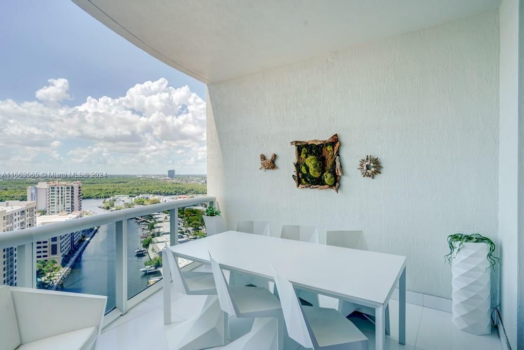 Balcony #2 intracoastal and city view