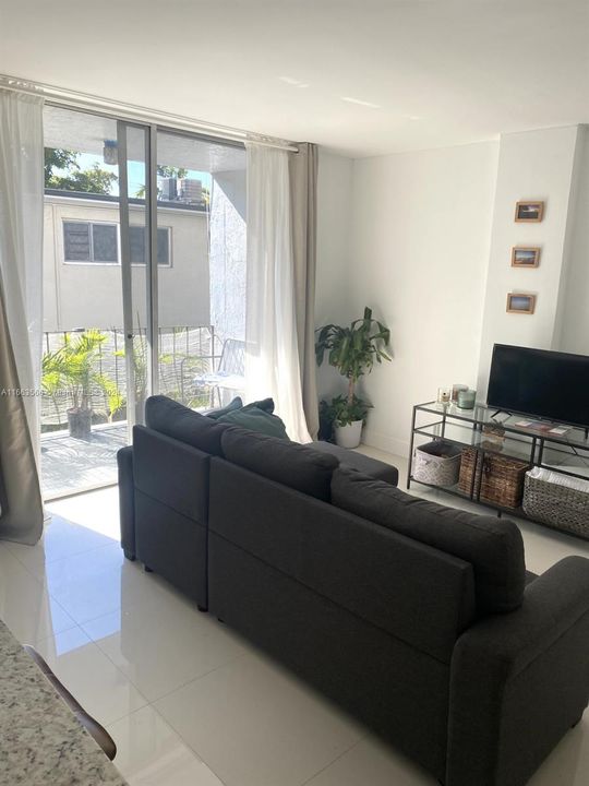 En Venta: $249,000 (1 camas, 1 baños, 779 Pies cuadrados)