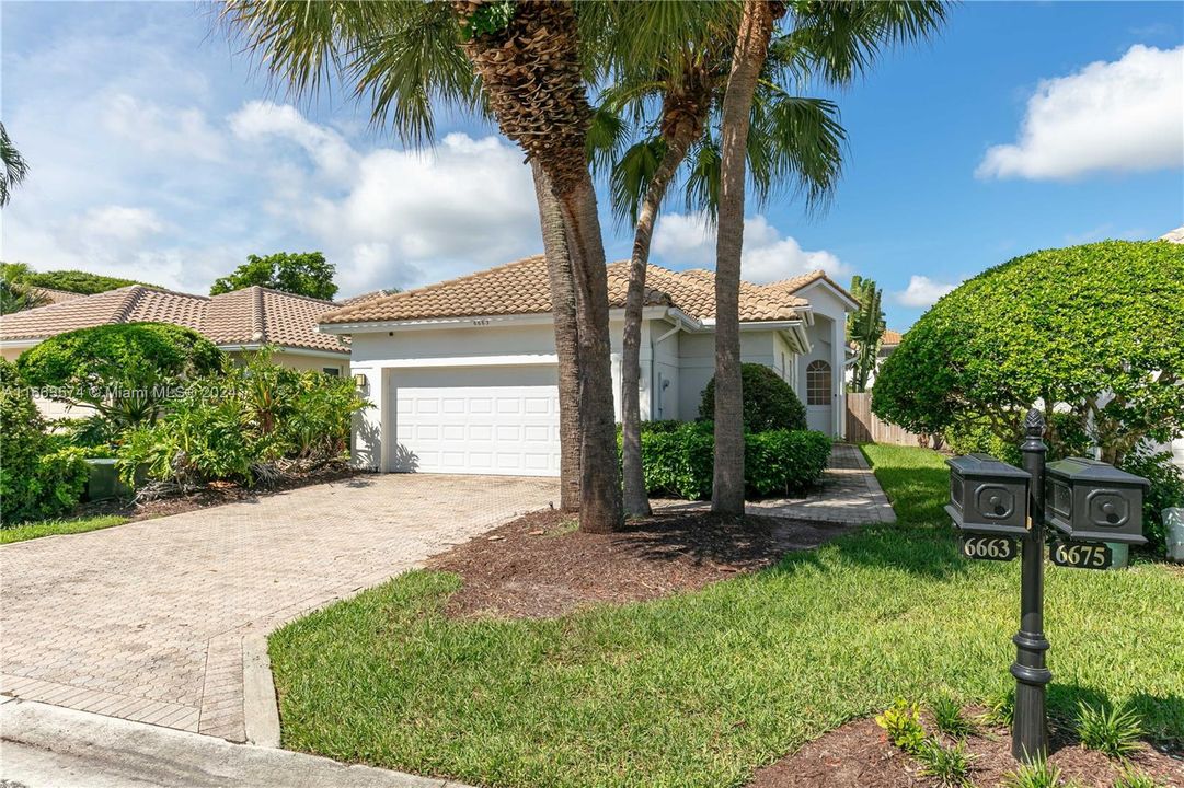 For Sale: $425,000 (3 beds, 2 baths, 1740 Square Feet)