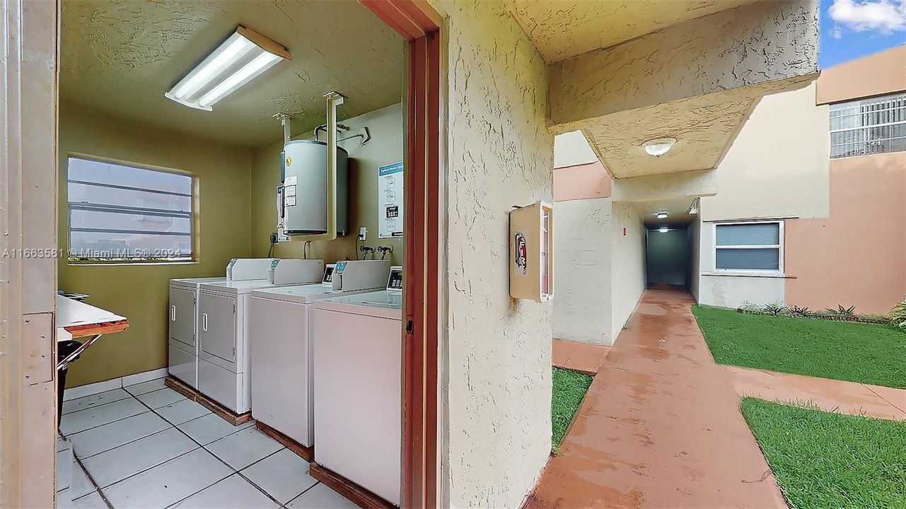 For Sale: $235,000 (1 beds, 1 baths, 614 Square Feet)