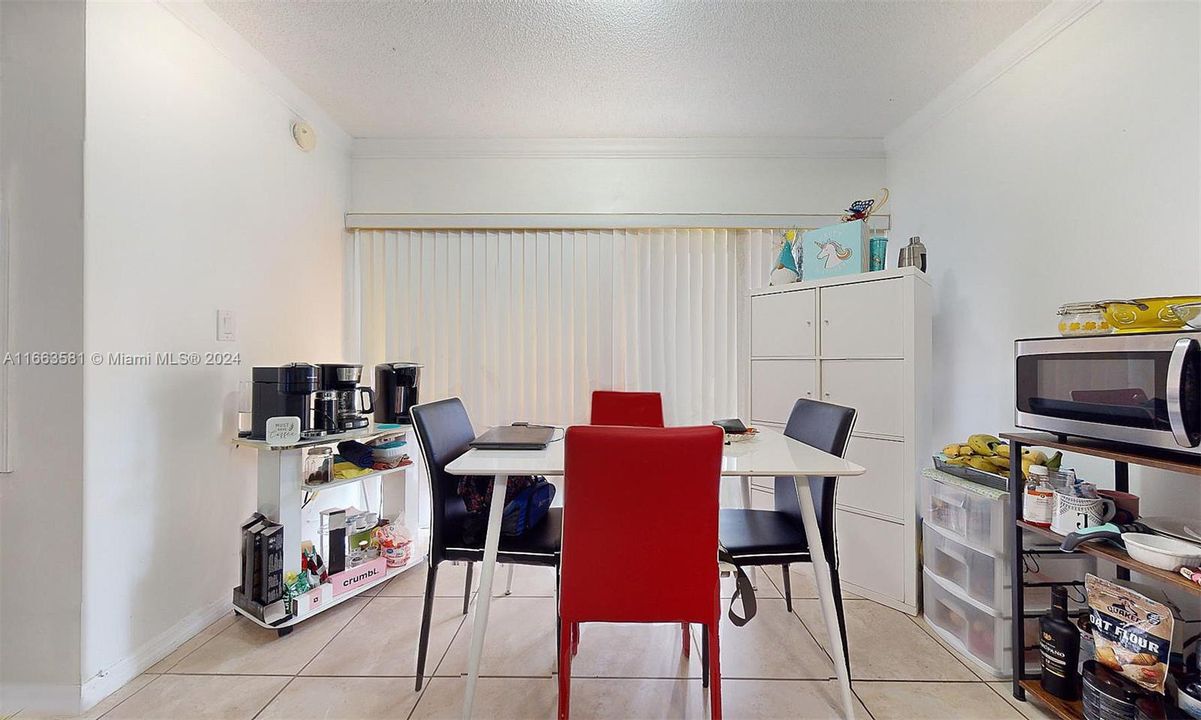 For Sale: $235,000 (1 beds, 1 baths, 614 Square Feet)