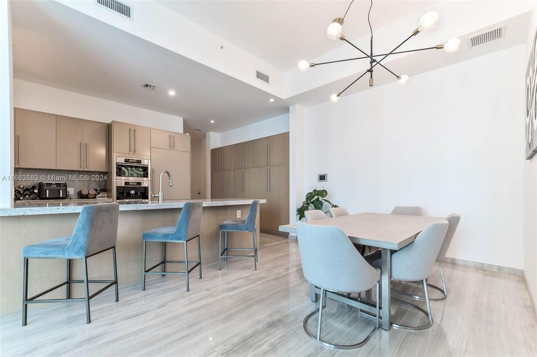 Active With Contract: $6,500 (2 beds, 2 baths, 1326 Square Feet)