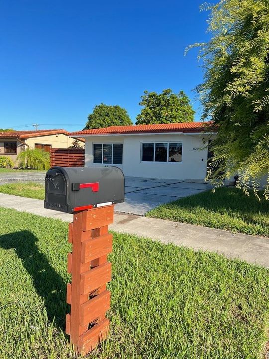 For Rent: $4,000 (3 beds, 2 baths, 1376 Square Feet)