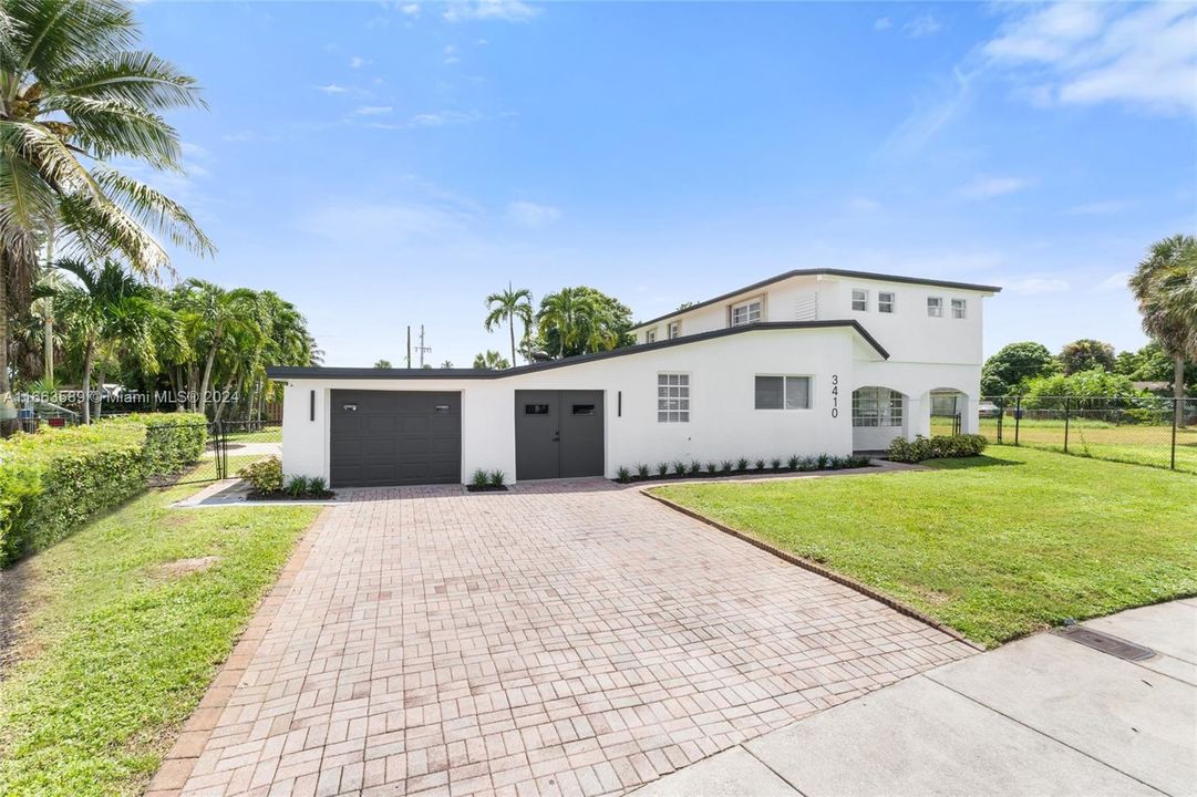 For Sale: $610,000 (4 beds, 3 baths, 2200 Square Feet)