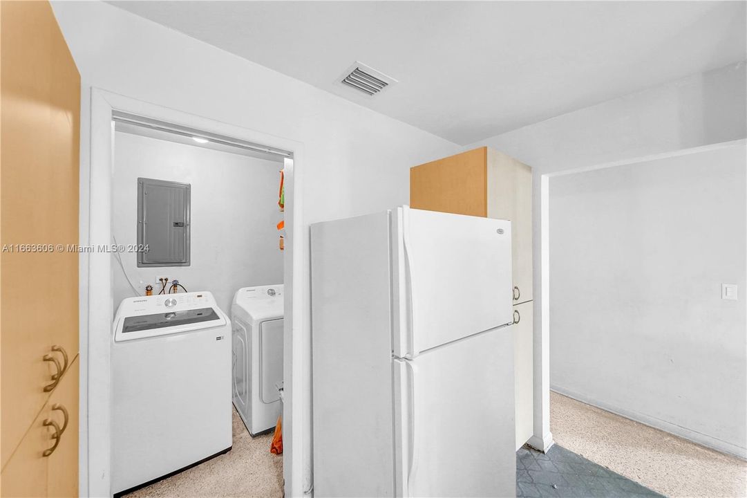 For Sale: $420,000 (3 beds, 1 baths, 1170 Square Feet)