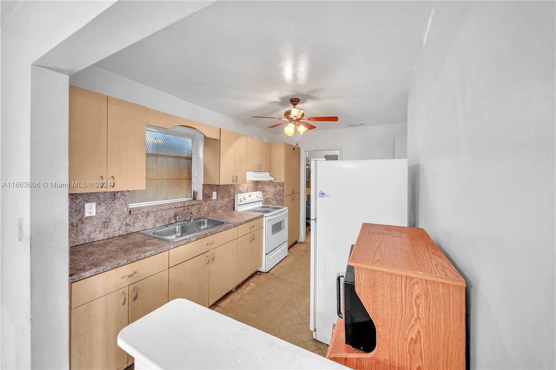 For Sale: $420,000 (3 beds, 1 baths, 1170 Square Feet)