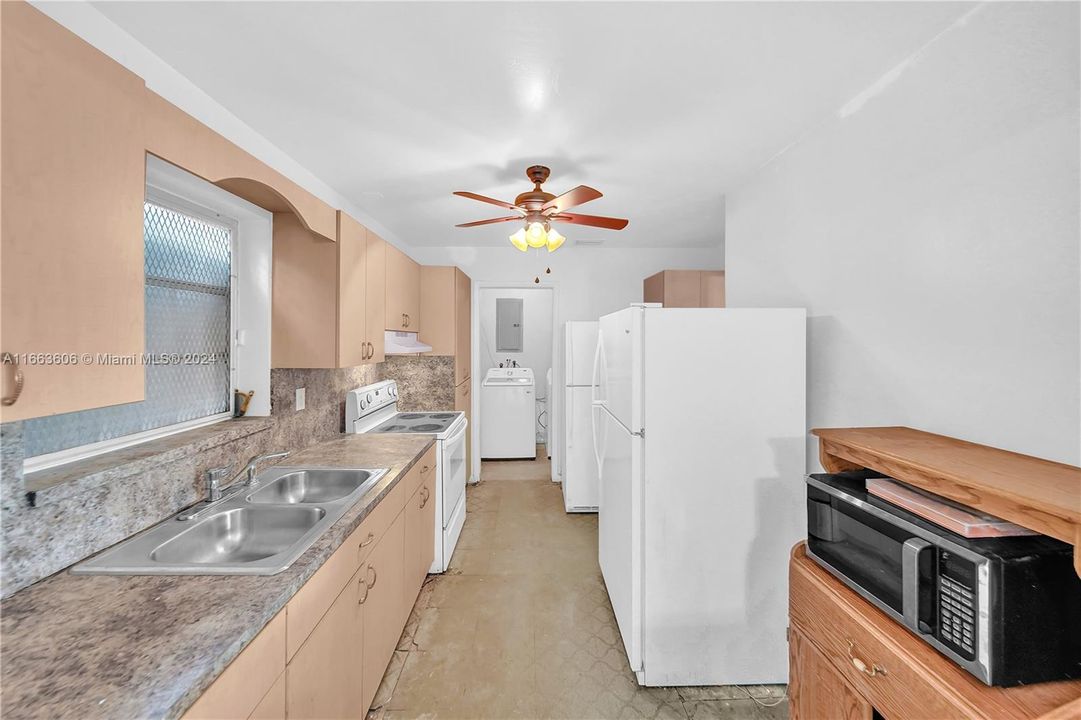 For Sale: $420,000 (3 beds, 1 baths, 1170 Square Feet)